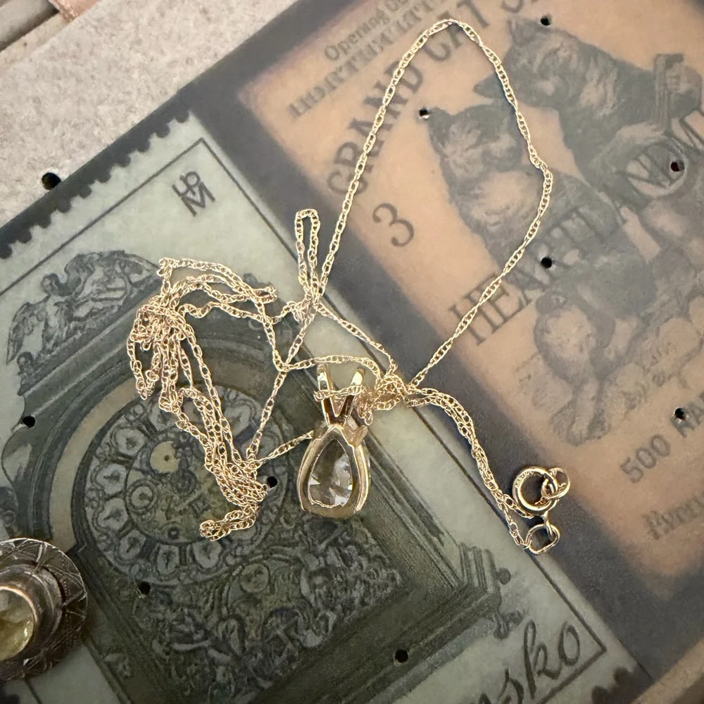 14kt solid gold twisted Singapore rope chain necklace with pear cut pendant - Picture 5 of 8